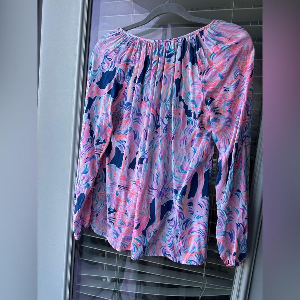 LILLY PULITZER Willa Head in the Sand Ostrich Print Split Neck Top Blouse Small - Picture 4 of 10